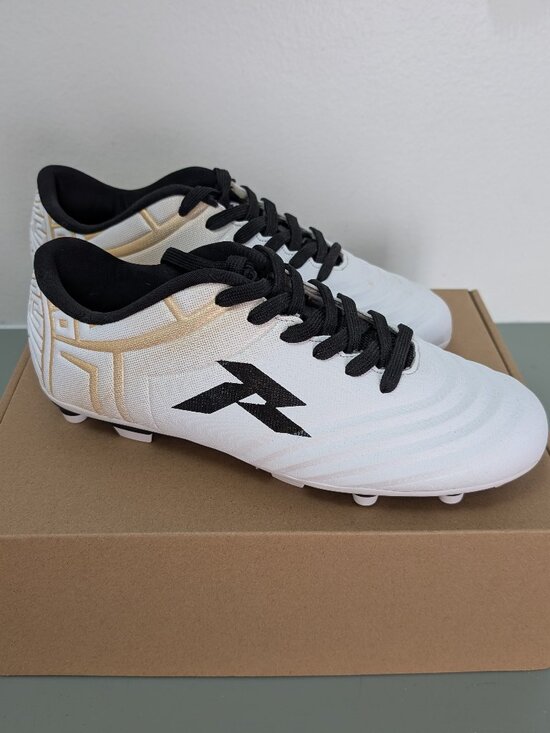 Runic Shoes - *New* Runic Unisex Ball Control Soccer Cleats - Size 7